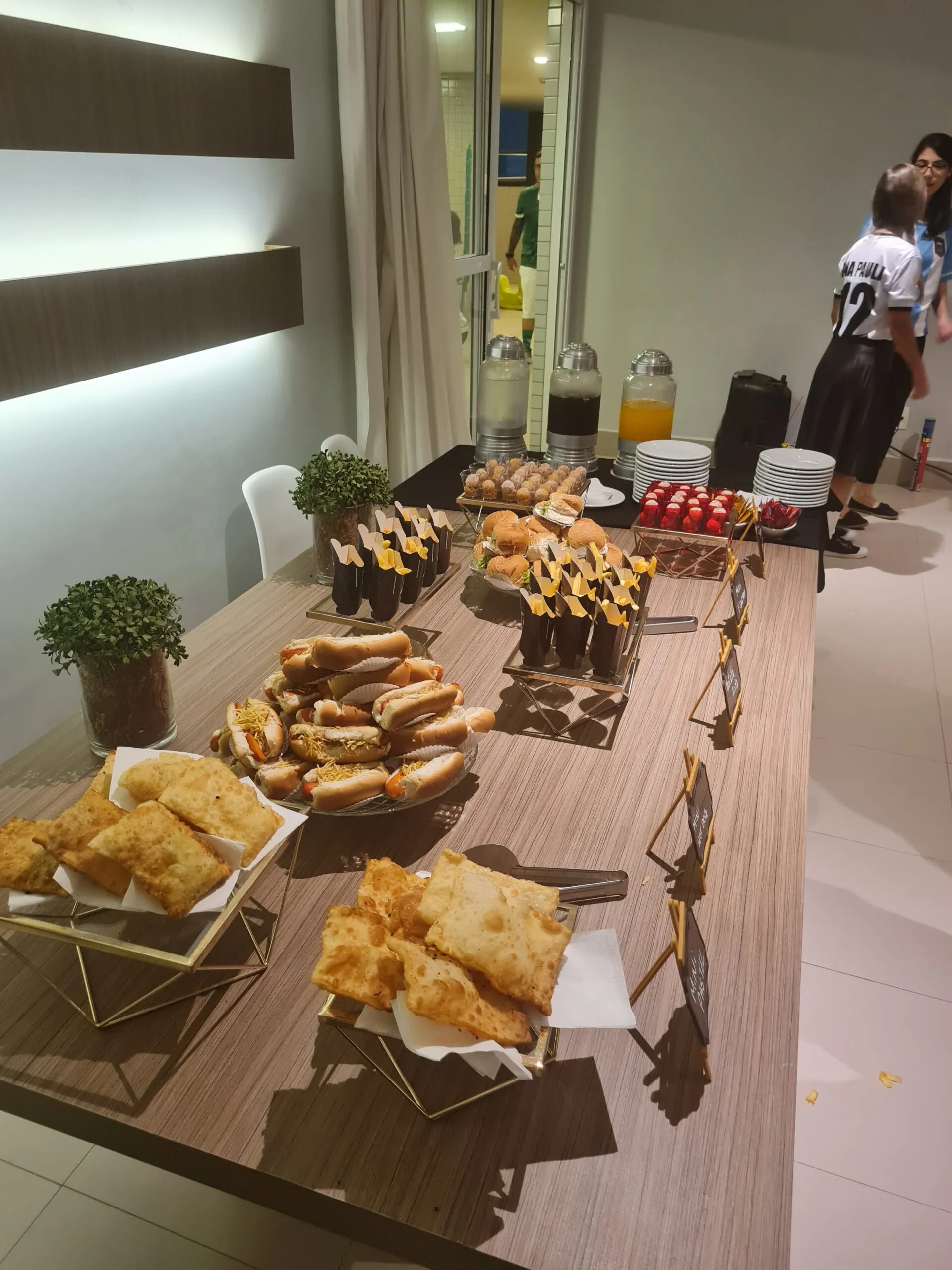 Mesa Gastronômica de Mini Lanches — foto 1